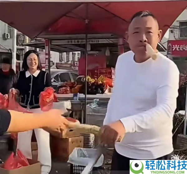 于东来公布退休后现身老家陌头 边吃边叫卖甘蔗