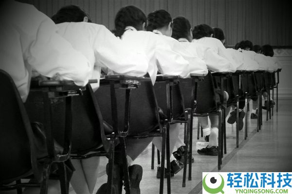 全国先生整体近视率一连四年下降,教育部：将严查挤占体育课、课间禁绝先生出教室等