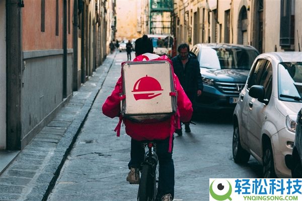 女骑手遇男顾客骚扰后报警:半小时发了57条信息 终究抱歉补偿300元