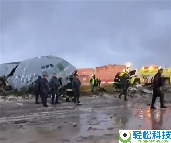玻利维亚一飞机坠毁：装有少量钞票 散落伍遭疯抢
