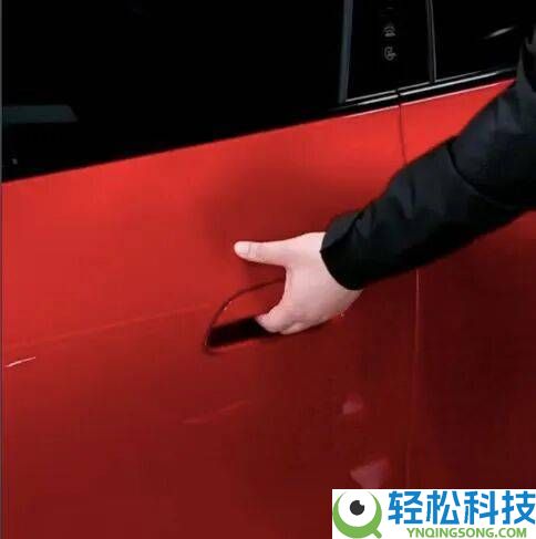 雷军直播揭秘新SU7保险设计：三重电源防护+机械门把手,保险目的直指同档最优