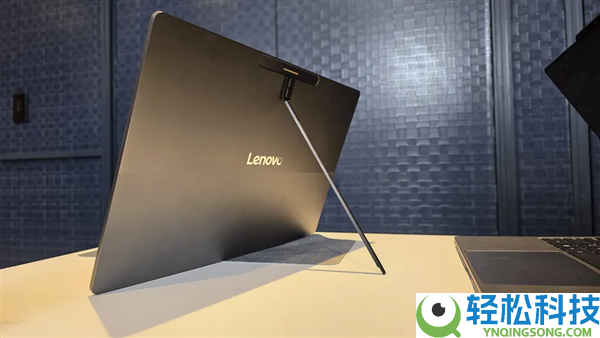 屏幕想放哪就放哪,联想模块化AI PC来了：单双屏自在切换、接口随便拼