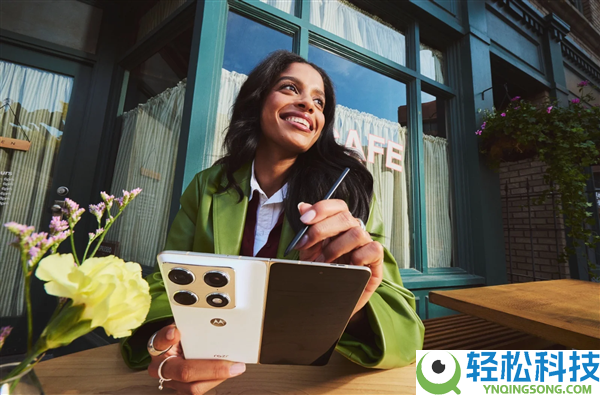 大折叠赛道又有新玩家参加,moto Razr Fold发布：参数拉满 16100元