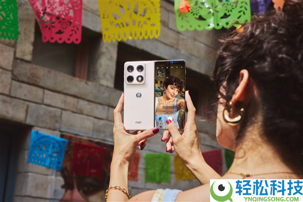 大折叠赛道又有新玩家参加,moto Razr Fold发布：参数拉满 16100元