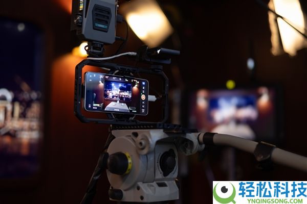 vivo X300 Ultra真机初次表态,搭配增距镜之王