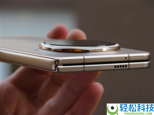 光荣Magic V6真机图赏：全球最轻薄大折叠 老外被震动到了