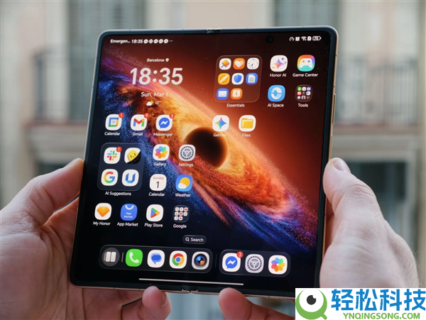 光荣Magic V6真机图赏：全球最轻薄大折叠 老外被震动到了