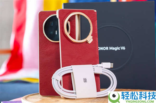 光荣Magic V6真机图赏：全球最轻薄大折叠 老外被震动到了