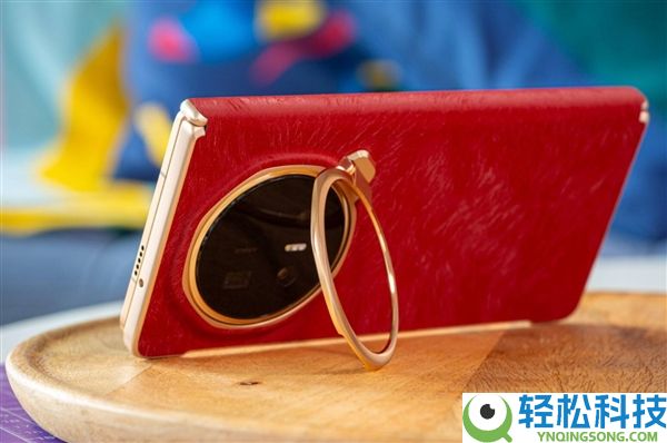 光荣Magic V6真机图赏：全球最轻薄大折叠 老外被震动到了