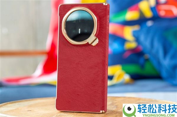 光荣Magic V6真机图赏：全球最轻薄大折叠 老外被震动到了