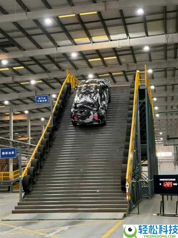 比亚迪把天门山天梯搬进厂房：假装测试车完成超千次爬坡尝试