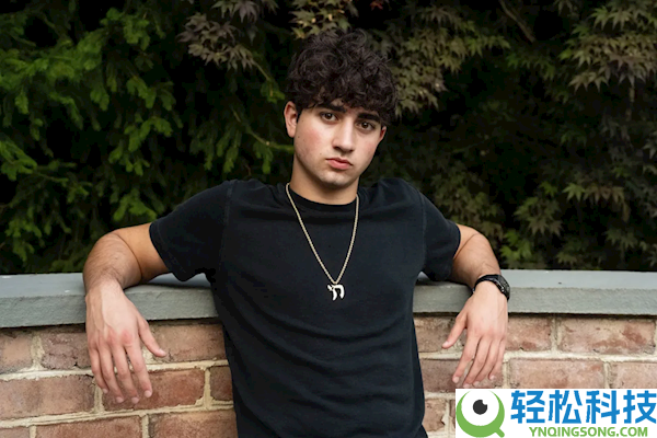 下载量超1500万次 19岁天赋少年做AI应用年入2亿,