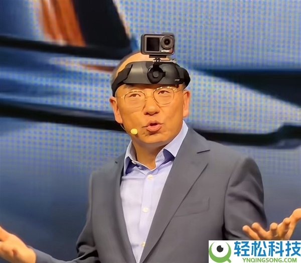 莲花CEO穿西装头顶摄像头炮轰激光雷达：放在车顶不美观