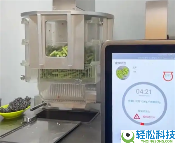 社区食堂引入2台6万元的炒菜机械人 油盐配比精准到克