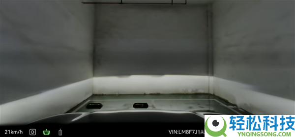 问界M7车主控告车库撞墙 网友秒破案：环氧地坪+水 下坡还自动加快