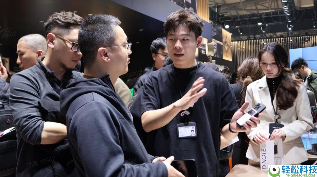 追觅 D・Note AI 录音咭片表态AWE 以硬核手艺打造随身智能办公新体验