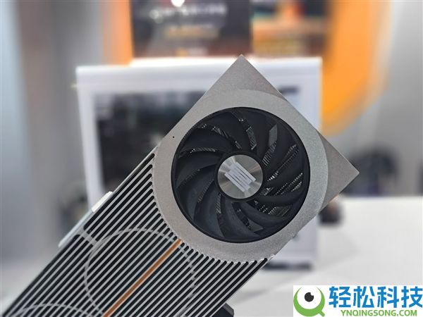 砺算科技首款国产显卡现场体验,《赛博朋克2077》相称流利