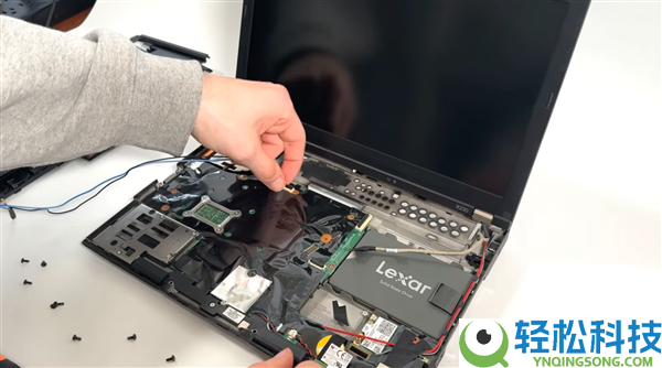 100多元让14岁老条记本更生,ThinkPad换上IPS屏:视觉体验判若两机