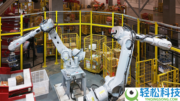 京东发布“异狼”晋级版：单臂进化到双臂 快递捡到起飞