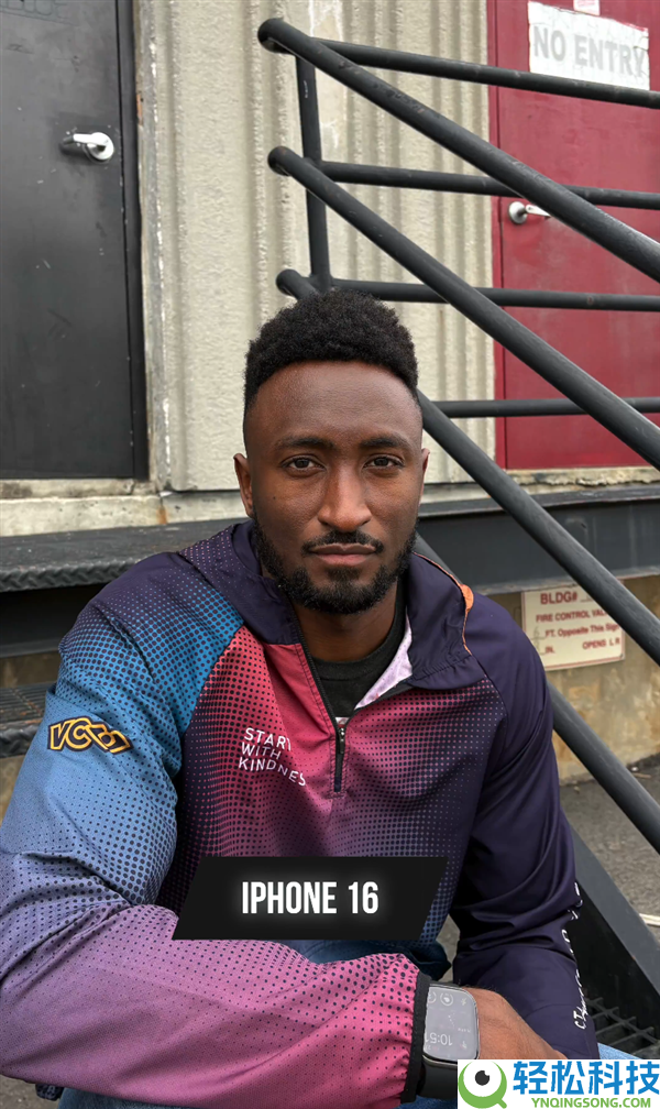 看懵了,初代iPhone到iPhone 17自拍对照 网友吐槽几近一样