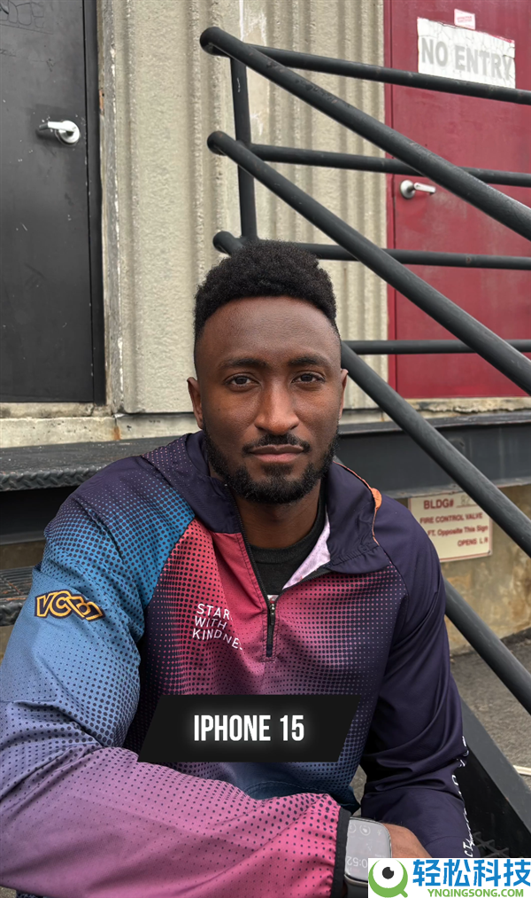 看懵了,初代iPhone到iPhone 17自拍对照 网友吐槽几近一样