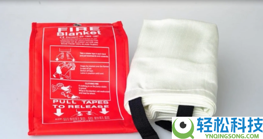 结果严重,男孩玩灭火毯全身扎满超细玻璃纤维