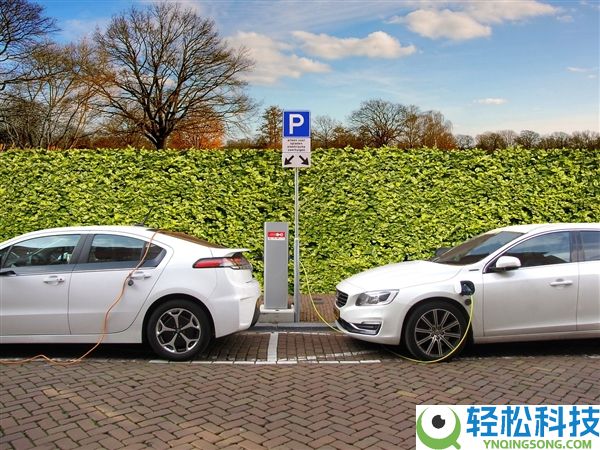 网传“新动力充电涨价是由于用油发电”系谎言,专家：车主可以在11时到14时充电