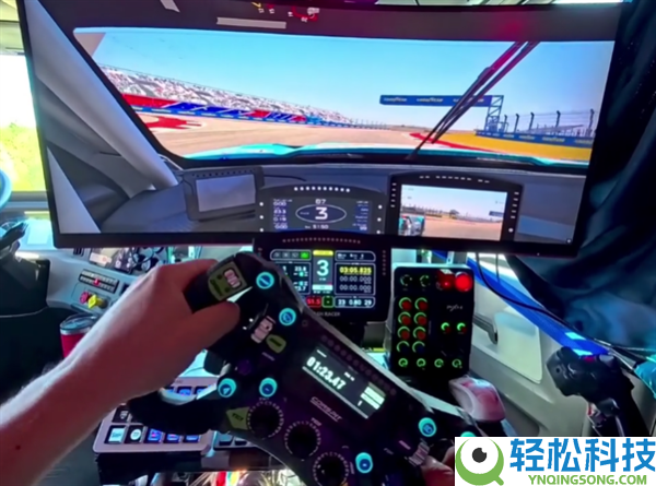 史上最发热卡车司机,副驾藏了一台价值4万元的RTX 5080高端PC：随时能玩赛车摹拟器