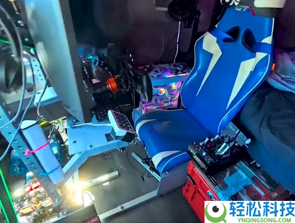 史上最发热卡车司机,副驾藏了一台价值4万元的RTX 5080高端PC：随时能玩赛车摹拟器