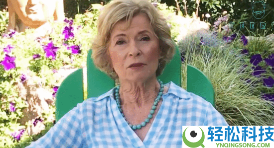 李小龙遗孀琳达近况：81岁神彩奕奕 与信徒们饮茶聊天