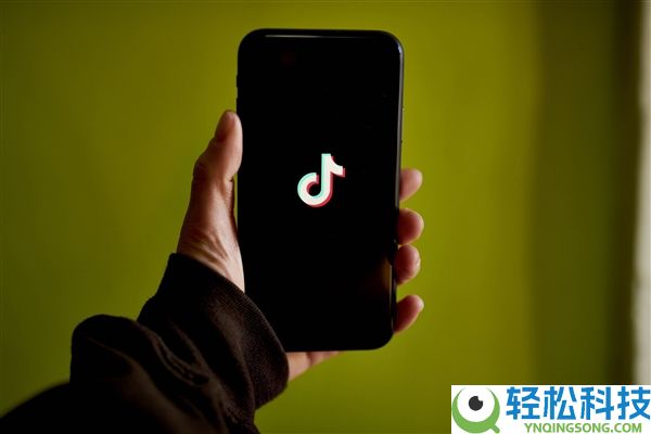 老板拍煲仔饭无人知：拍女儿不测爆火