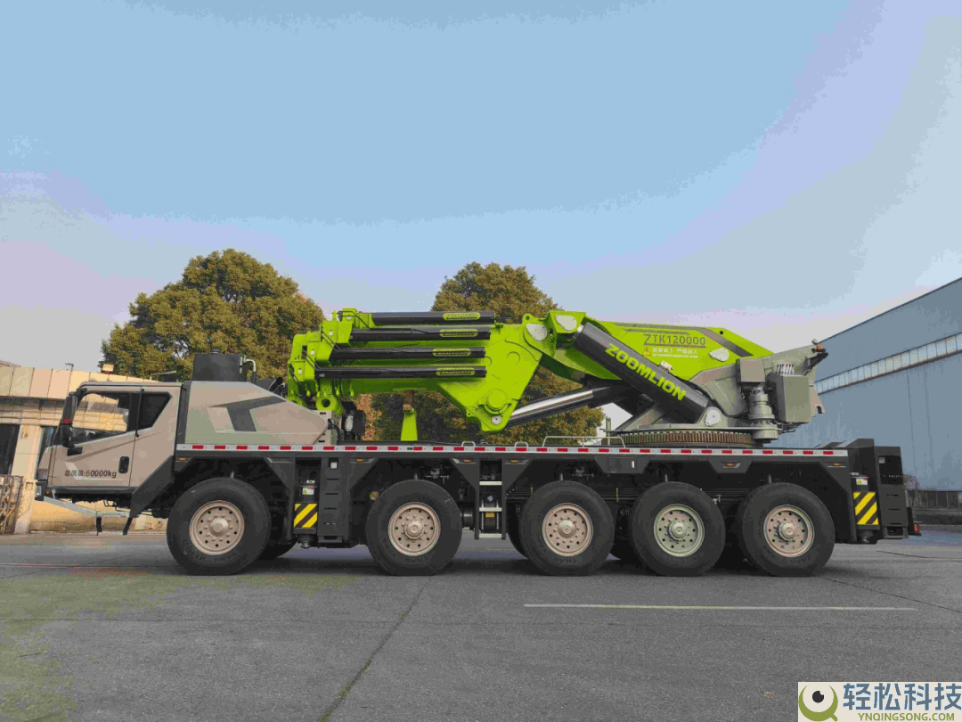 中联重科“巨无霸”起重机表态随州,中心手艺打破助力智能工场高效消费