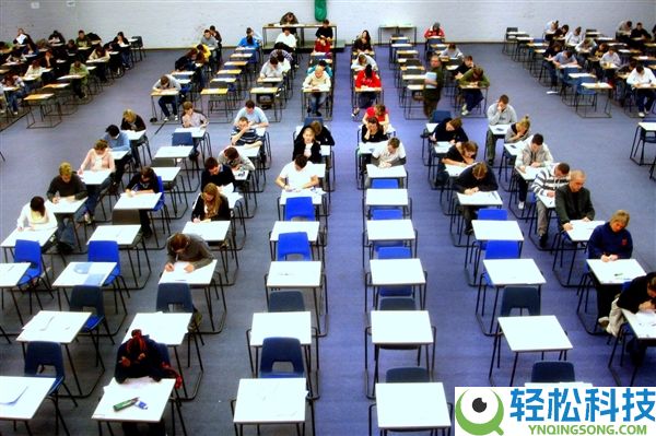 51岁工地大叔8年考20证改动人生：不吃进修的苦 就吃生涯的苦