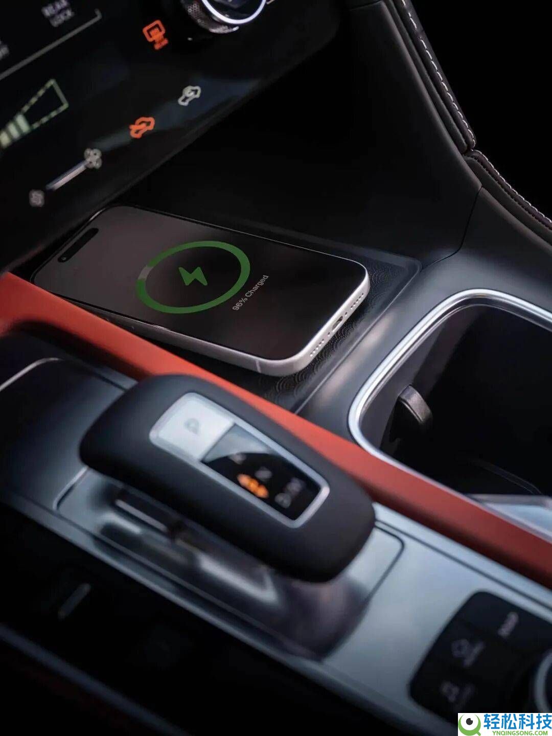 2.0T+9AT配四驱,黑化轿跑SUV退场,运动奢华内饰太吸睛,