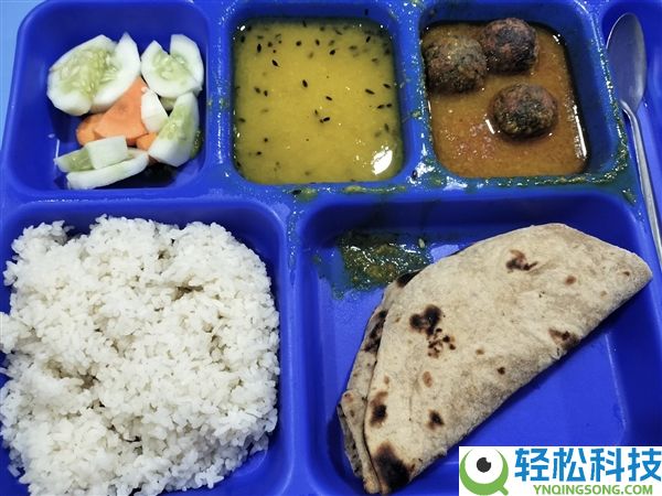 日本博主印度游遇乞讨 谢绝给钱后被泼牛粪住院4天