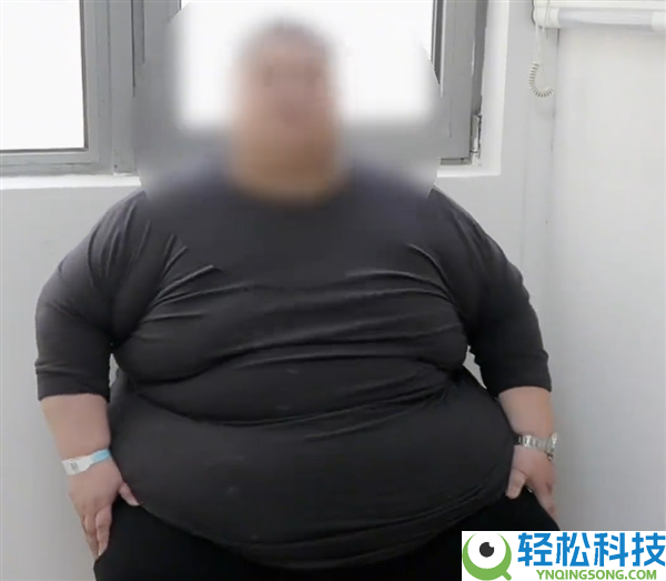 运发动退役后从146斤暴涨至523斤 手术切除75%胃组织