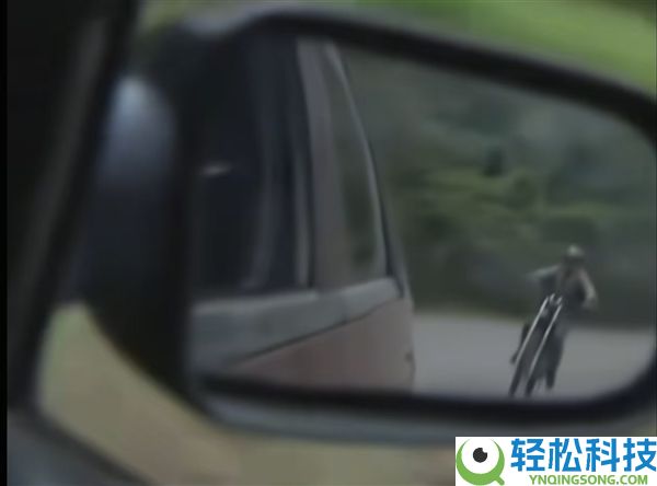 张雪20年前记载片全网刷屏,山路冒雨追记者100千米只为不忏悔