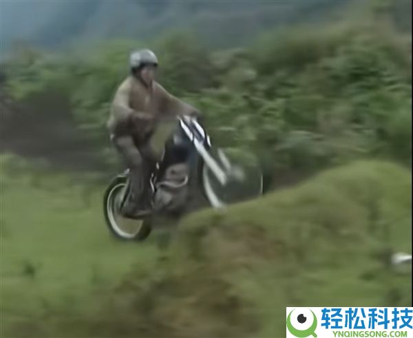 张雪20年前记载片全网刷屏,山路冒雨追记者100千米只为不忏悔