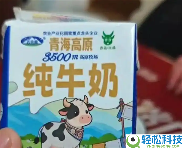 纯牛奶倒出透明苦水 连开4盒均现异常