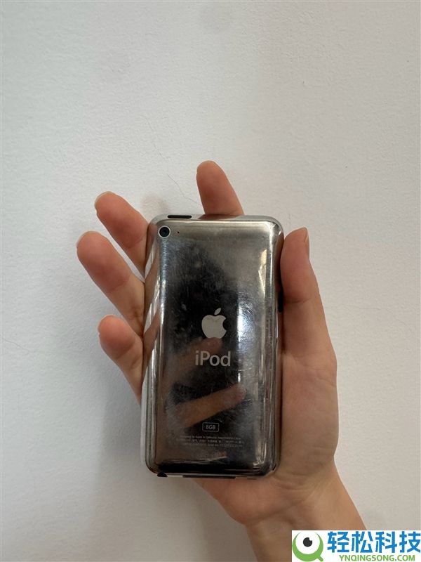 微信员工晒微信开辟第一个版本的测试机:经典神机iPod touch 4