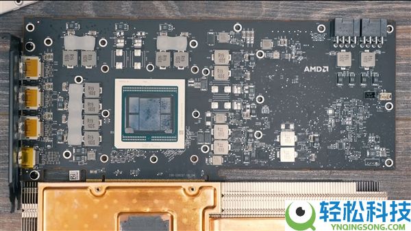 1000块买个AMD 8年前的老专业卡:32GB HBM2显存能玩游戏