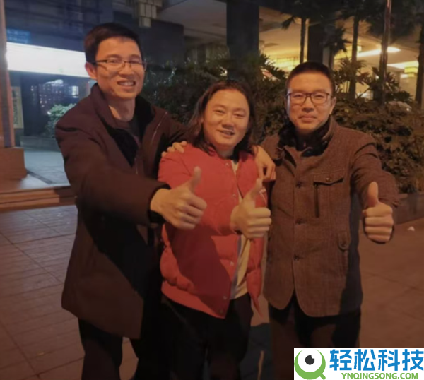 张雪自曝5年前长发照片：发起机未点火成功 誓不剪发