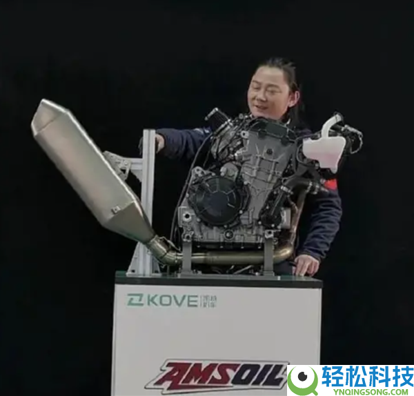 张雪自曝5年前长发照片：发起机未点火成功 誓不剪发