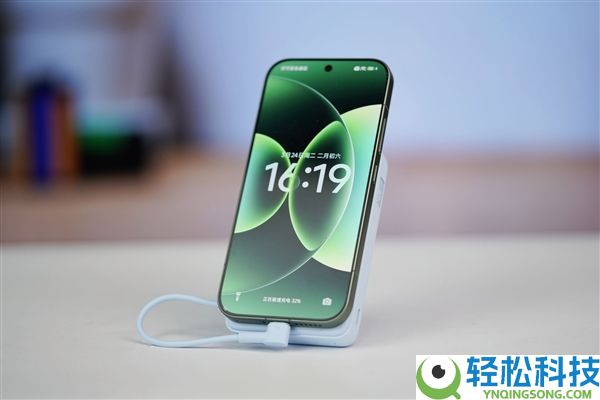 支架+磁吸+快充三合一,小米磁吸充电宝2026款图赏