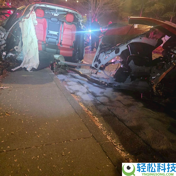 保时捷卡宴严重车祸后断成两截 驾驶员事业生还