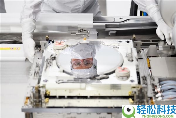 三星投450亿买20台EUV光刻机 进步HBM4产能：不论手机等花费存储死活