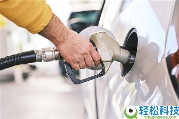 为何调控还涨,官方解读油价调控 加满一箱油国家为你省下15元