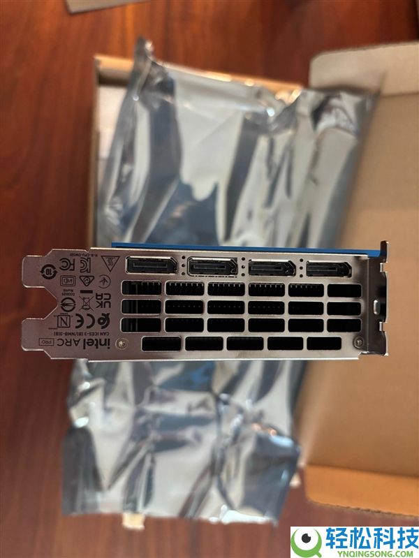 Intel锐炫Pro B70全网首拆,PCB、散热器设计揭晓