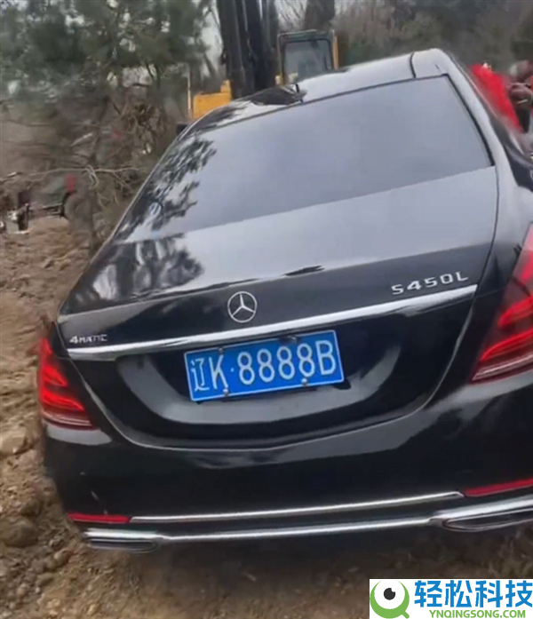 疾驰S被填埋 当事人回应：属祭拜举动 车辆已挖出