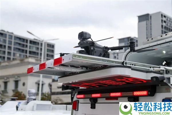 智能警用无人车问世：高速公路主动巡查 自动发现异常